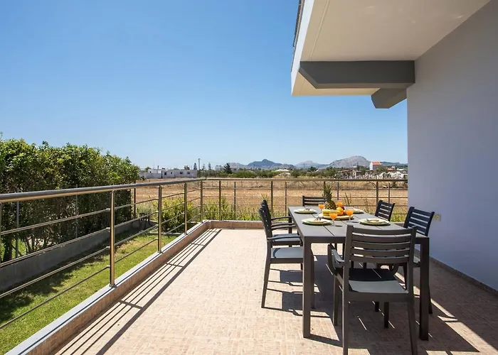 Captain Chris Βίλα Αφάντου